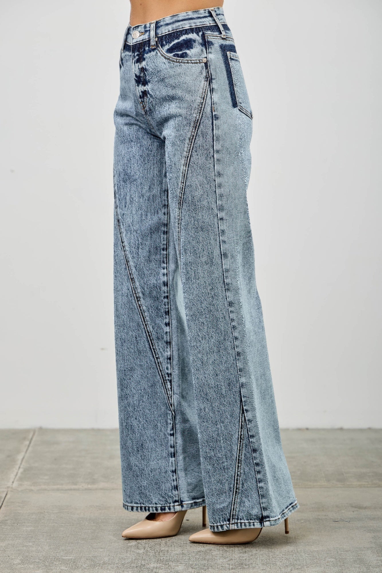 High Rise Relaxed Straight With Seam Detail - H&A Outlet