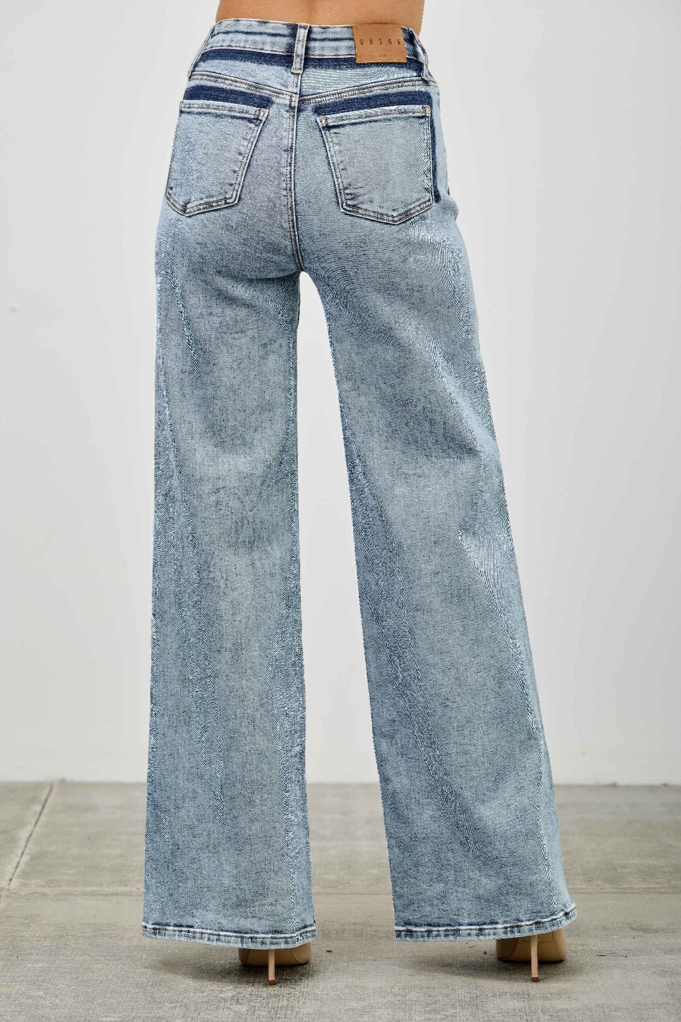 High Rise Relaxed Straight With Seam Detail - H&A Outlet