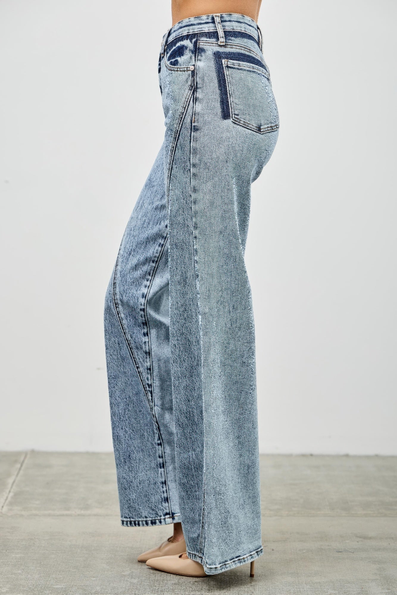 High Rise Relaxed Straight With Seam Detail - H&A Outlet